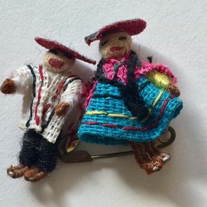 🦚2/$20🦚Hand crafted brooch pin from South America. Couple